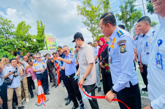Pj. Bupati Kampar Launching Pengoperasian Bus Damri Rute Bangkinang - Bandara SSK II Pekanbaru